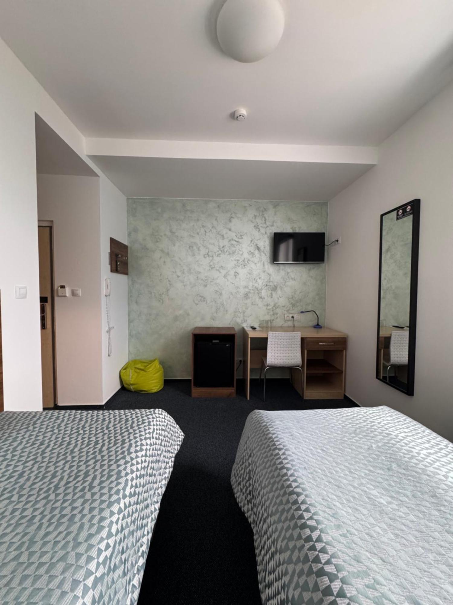 Sport Hotel Sletiste Κλάντνο Εξωτερικό φωτογραφία