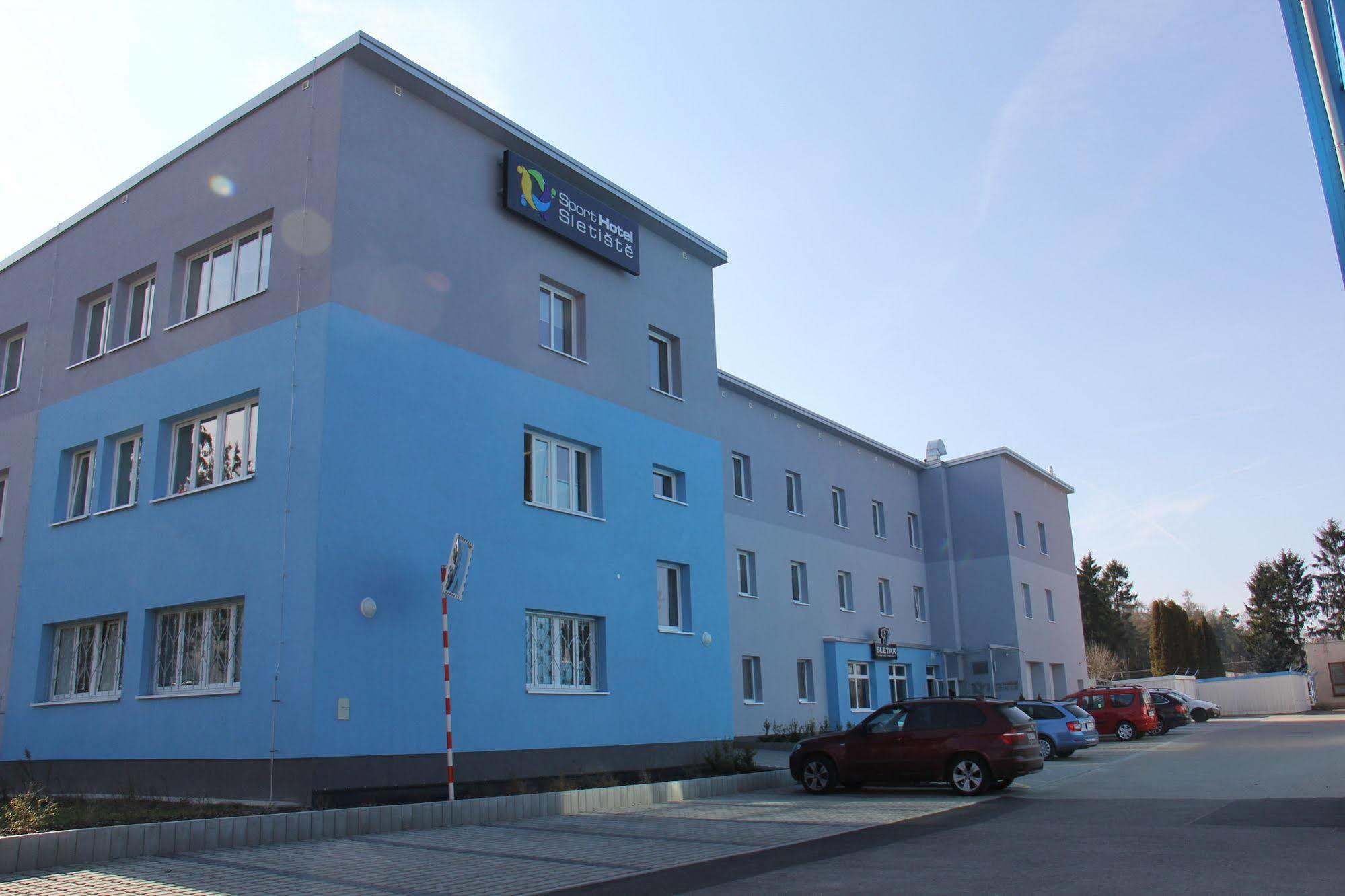 Sport Hotel Sletiste Κλάντνο Εξωτερικό φωτογραφία