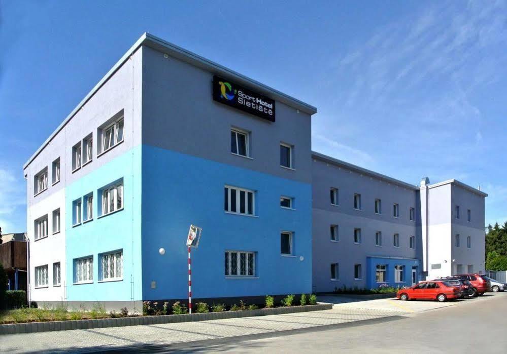 Sport Hotel Sletiste Κλάντνο Εξωτερικό φωτογραφία